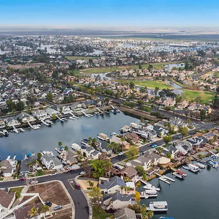 Lakefront Gem: Private Dock